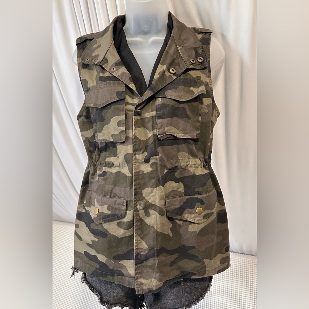 Love Tree Camouflage Utility Vest